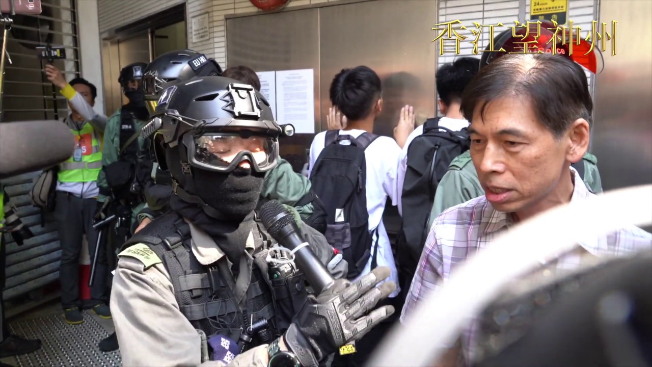 西灣河警察開實彈後 市民追著警察苦勸對年輕人留手 警察跟著進入聖十字架堂拘捕示威者（高清實錄）