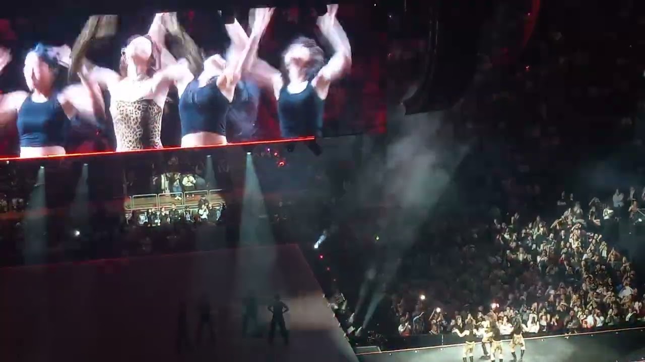 Move like that- (Momo solo) ❤️‍🔥❤️‍🔥#TWICE #TWICE_THISISFOR_WORLD_TOUR_IN_NEWYORK#Momo