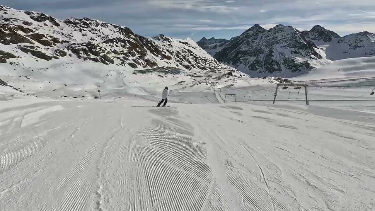 Skiing Pitztal glacier, slope 20.
