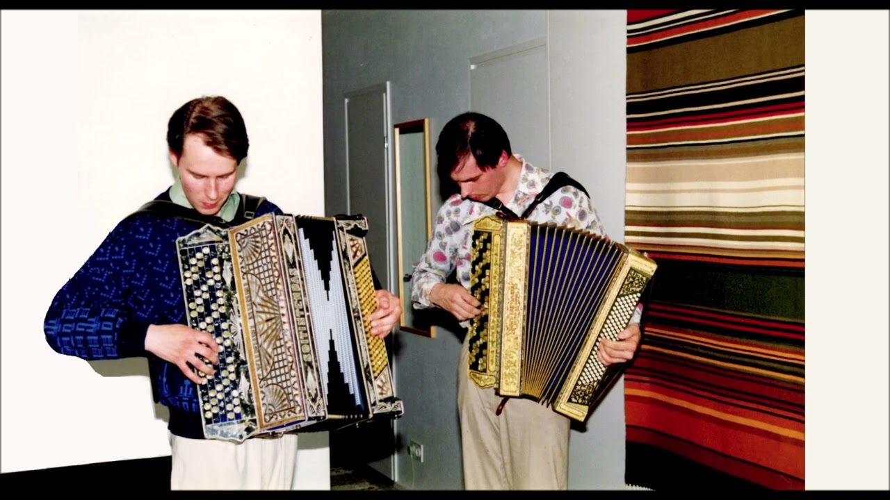 AROPAIMEN, Matti ja Sami Helenius soittivat Perttelin Hiidessä 23.8.1986 Valto Tynnilän säv.foxtrot.