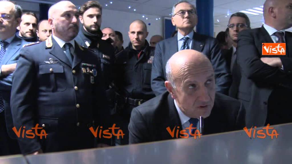 IL CAPO DELLA POLIZIA PANSA FA GLI AUGURI AGLI AGENTI NELLA NOTTE DI SAN SILVESTRO