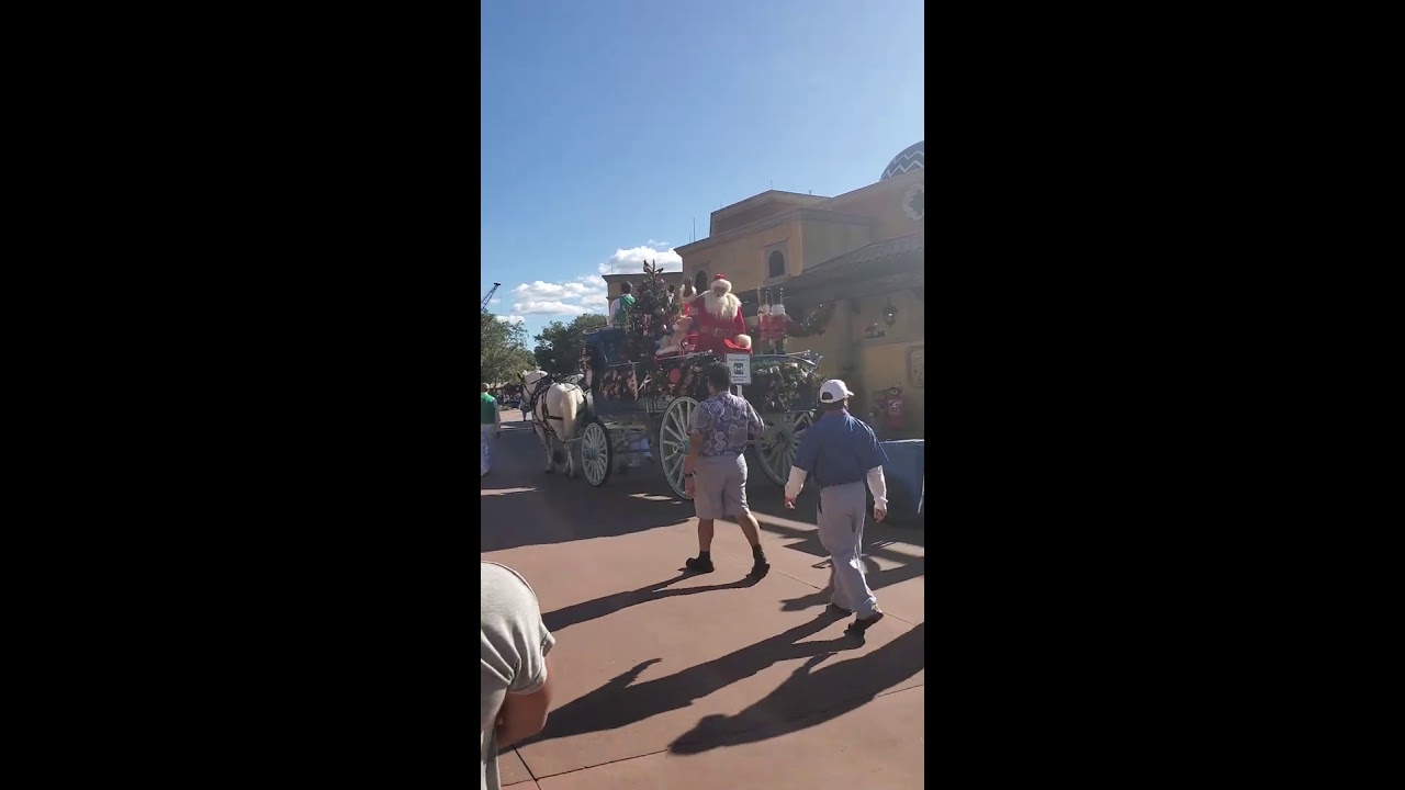 Santa calvacade at Epcot