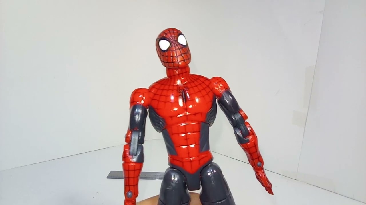 ToyBiz Spider Man Classics Super Posable Magnetic Spider Man - A Chewy Mew Review!