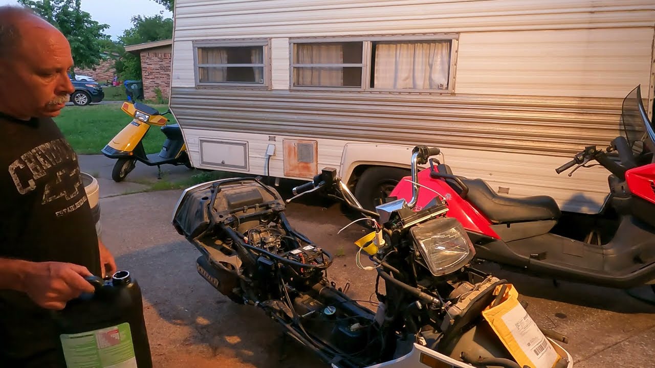 Honda helix C F moto filling coolant
