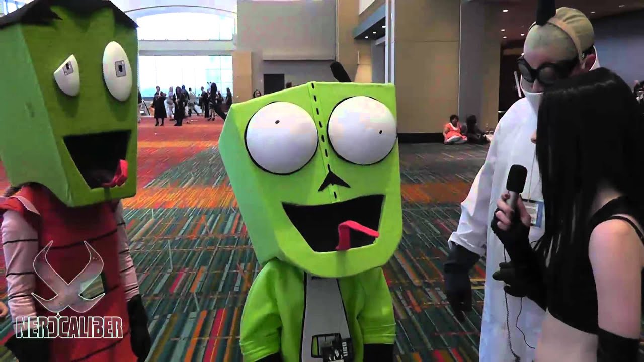 A family cosplays Invader Zim!