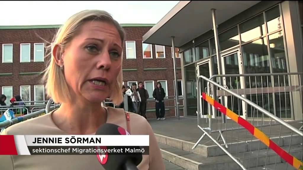 Flyktingar tvingas nu sova ute - Nyheterna (TV4)
