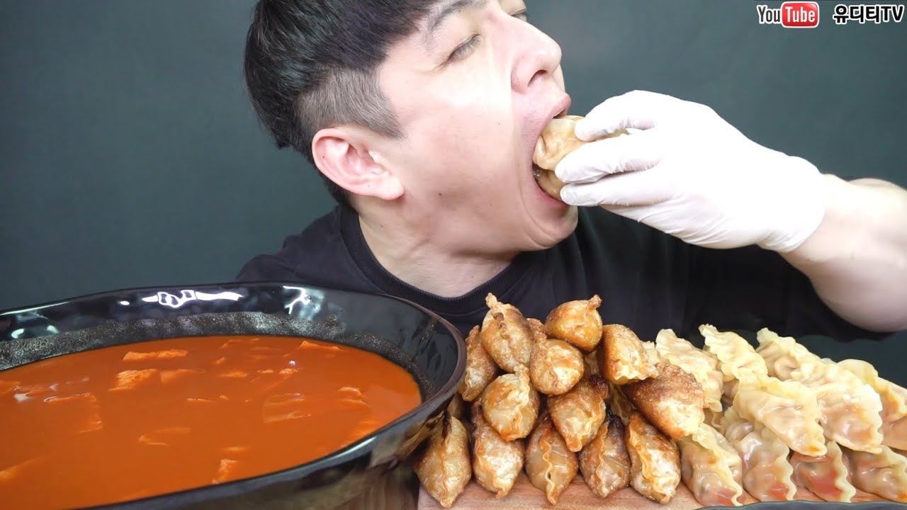 초대형국물떡볶이에 까르보불닭왕교자만두 네봉지를 먹어보았습니다 후루룩주의 리얼사운드 먹방 REAL SOUND MUKBANG SOCIAL EATING