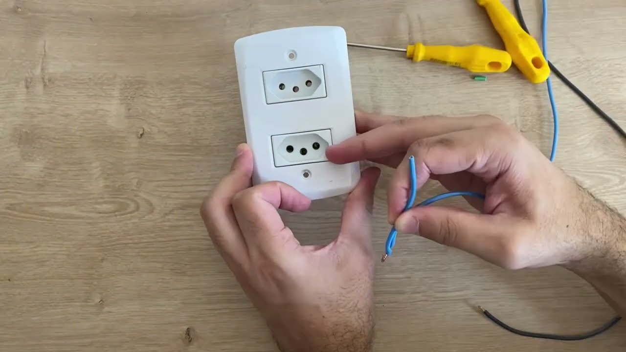 Como instalar duas tomadas no mesmo ponto (tomadas de 10 e 20 amperes).