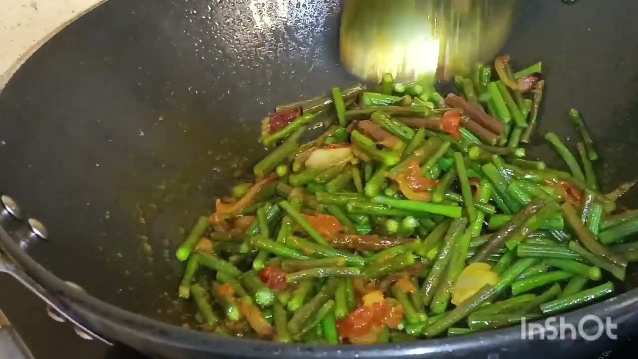 Drumsticks curry with Mustered Seeds..চজিনাৰ ভাজি সৰিয়হ সৈতে।