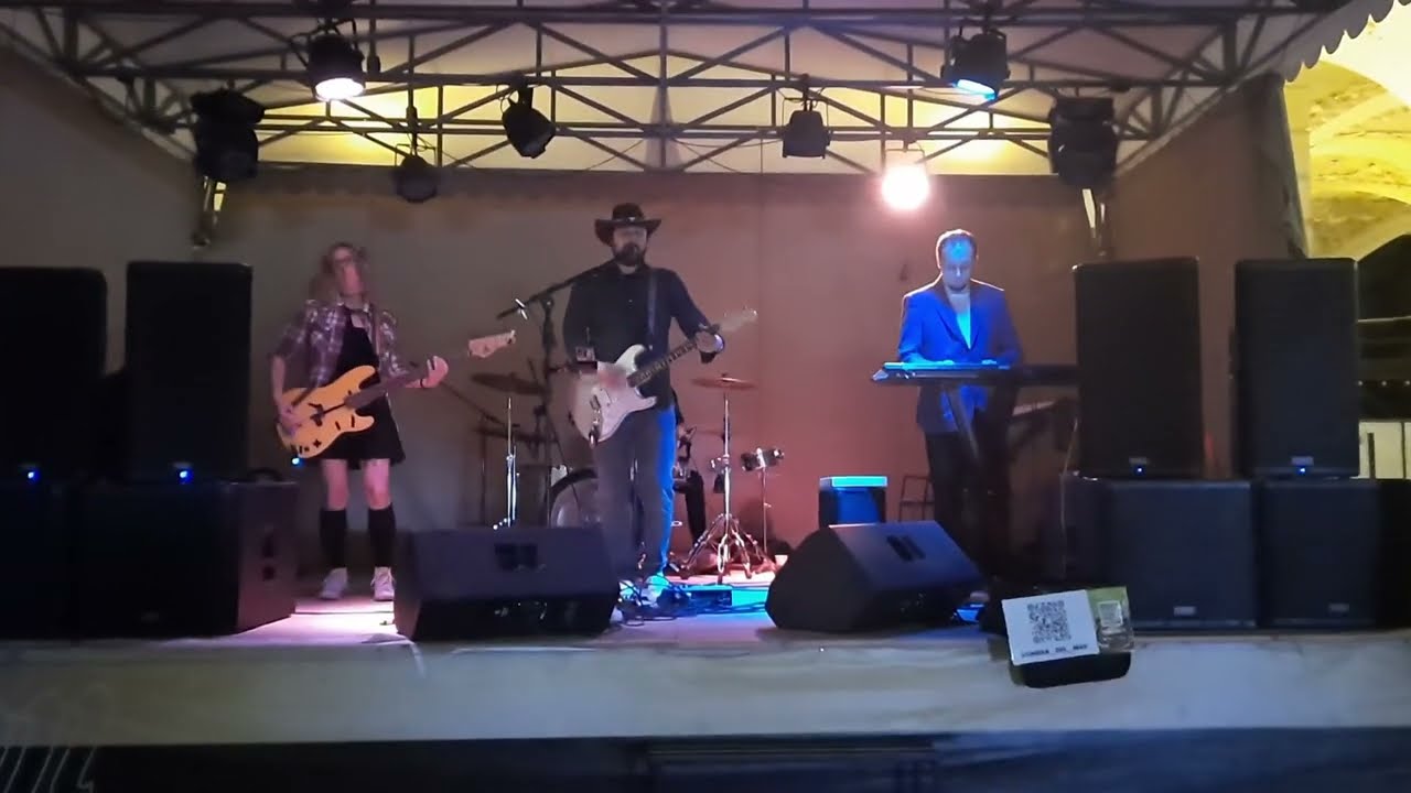 Born to Be Wild — Steppenwolf (Live Cover by Sombra Del Mar)