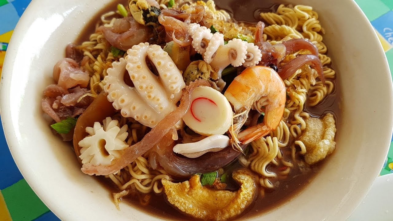 กินก๋วยเตี๋ยวร้านยายซ่า เส้นมาม่าทะเล