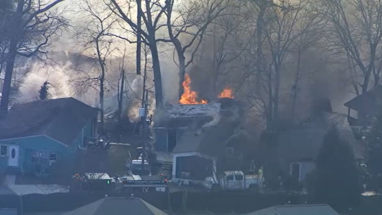Large fire damages several homes in Gwinnett County neighborhood