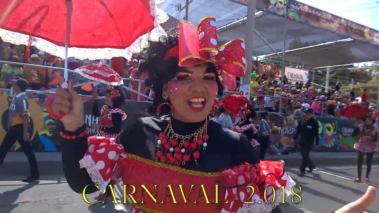 NEGRITAS PULOY EN LA VIA 40  (  BARRANQUILLA CARNIVAL)