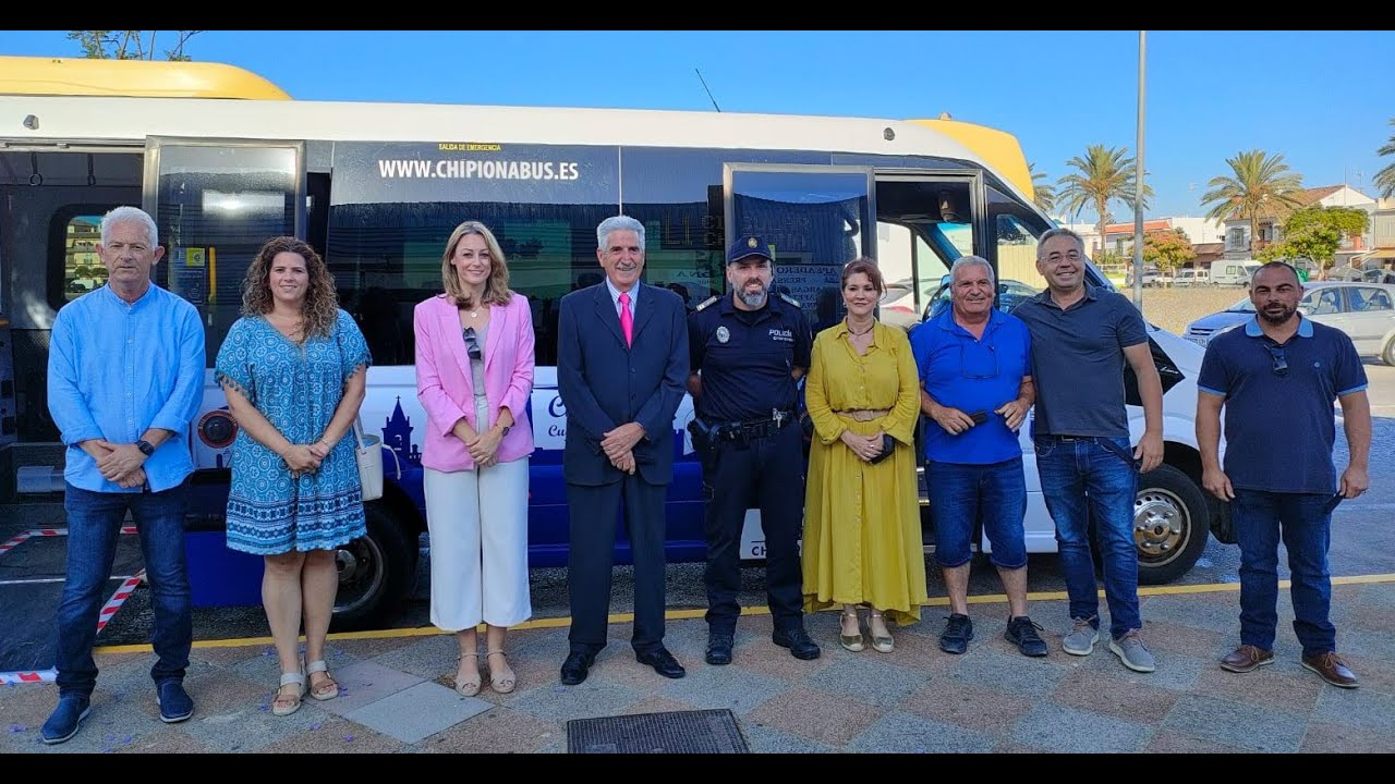 El alcalde de Chipiona informa sobre el inicio del servicio de autobús urbano