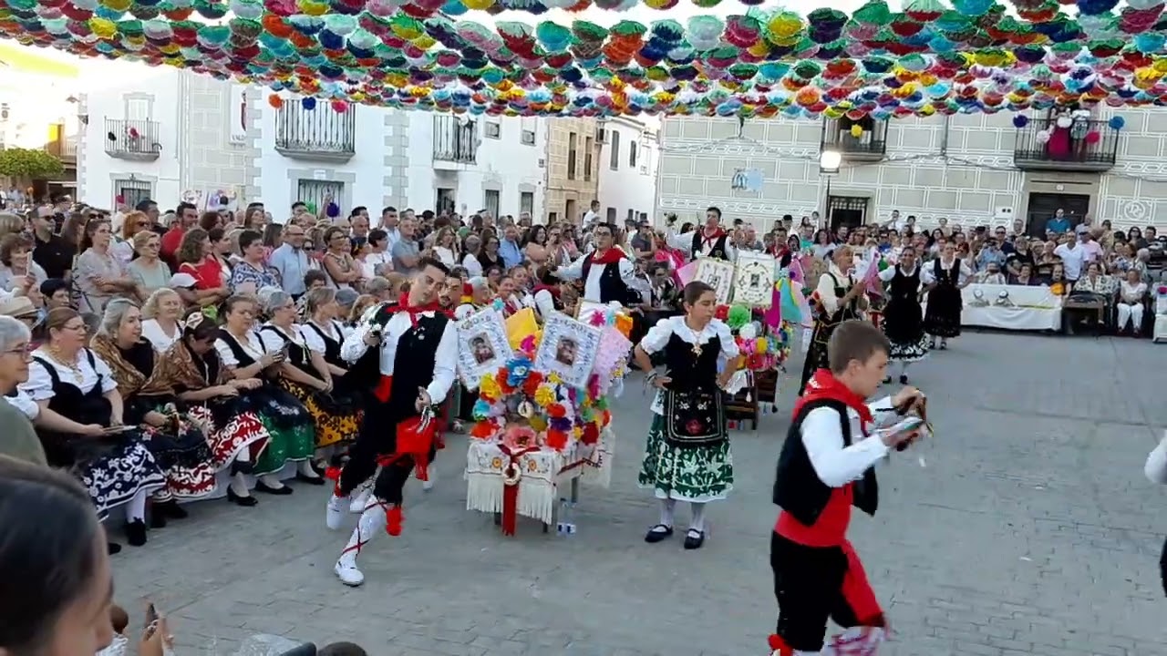 Danza del Chicurrichi en la fiesta de los Tableros de Valefuentes (Cáceres)