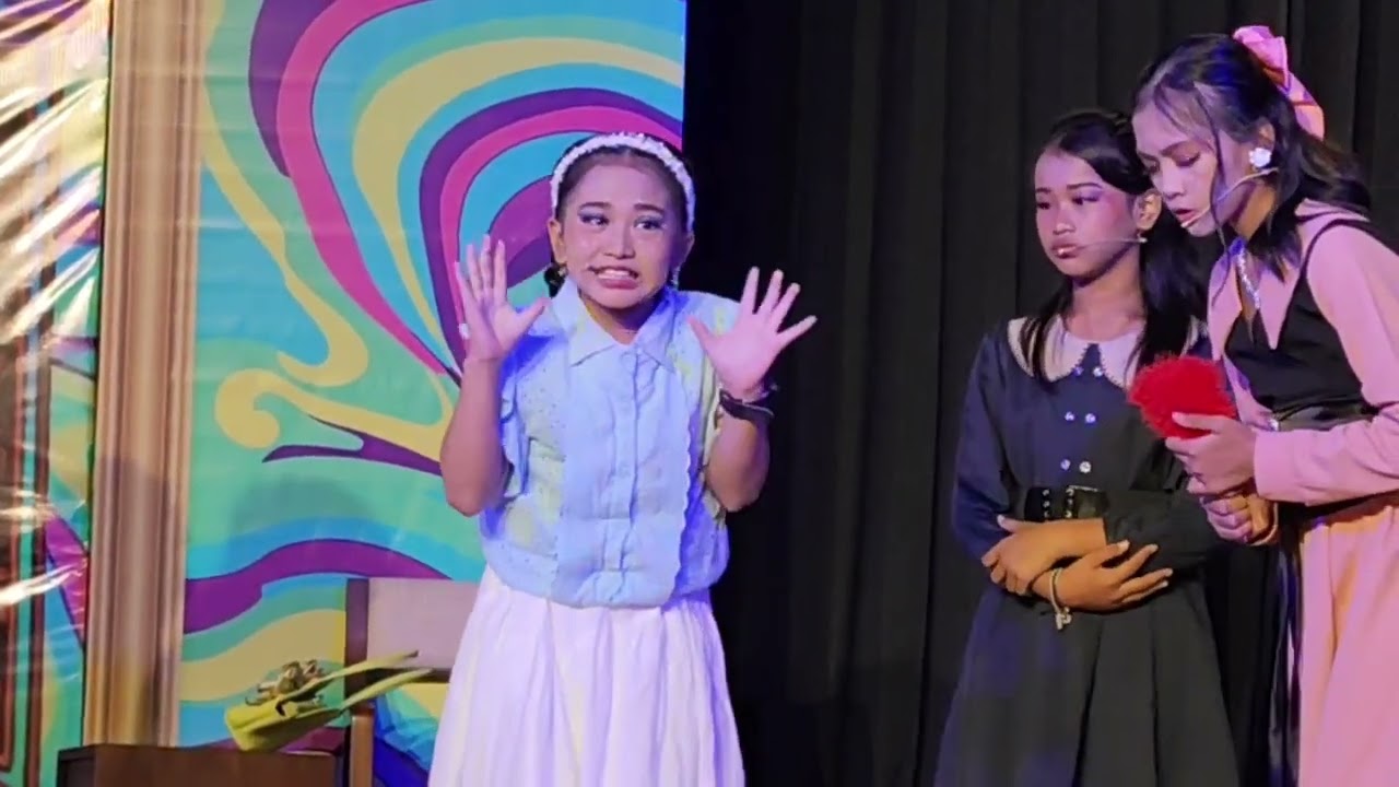 Penampilan teater Anak Bumi Panggung Jogjakarta berjudul 