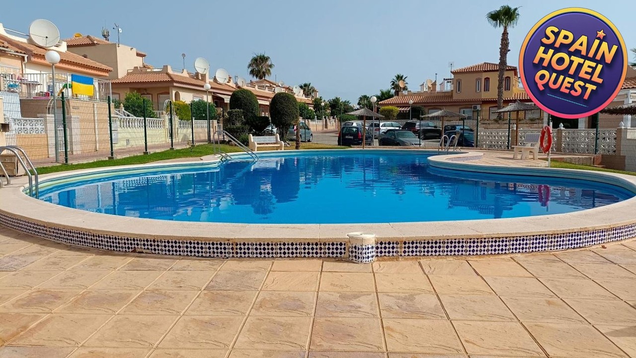 Maison climatisee avec solarium, wifi et piscine | Torrevieja, Spain | Hotel Review 🏩