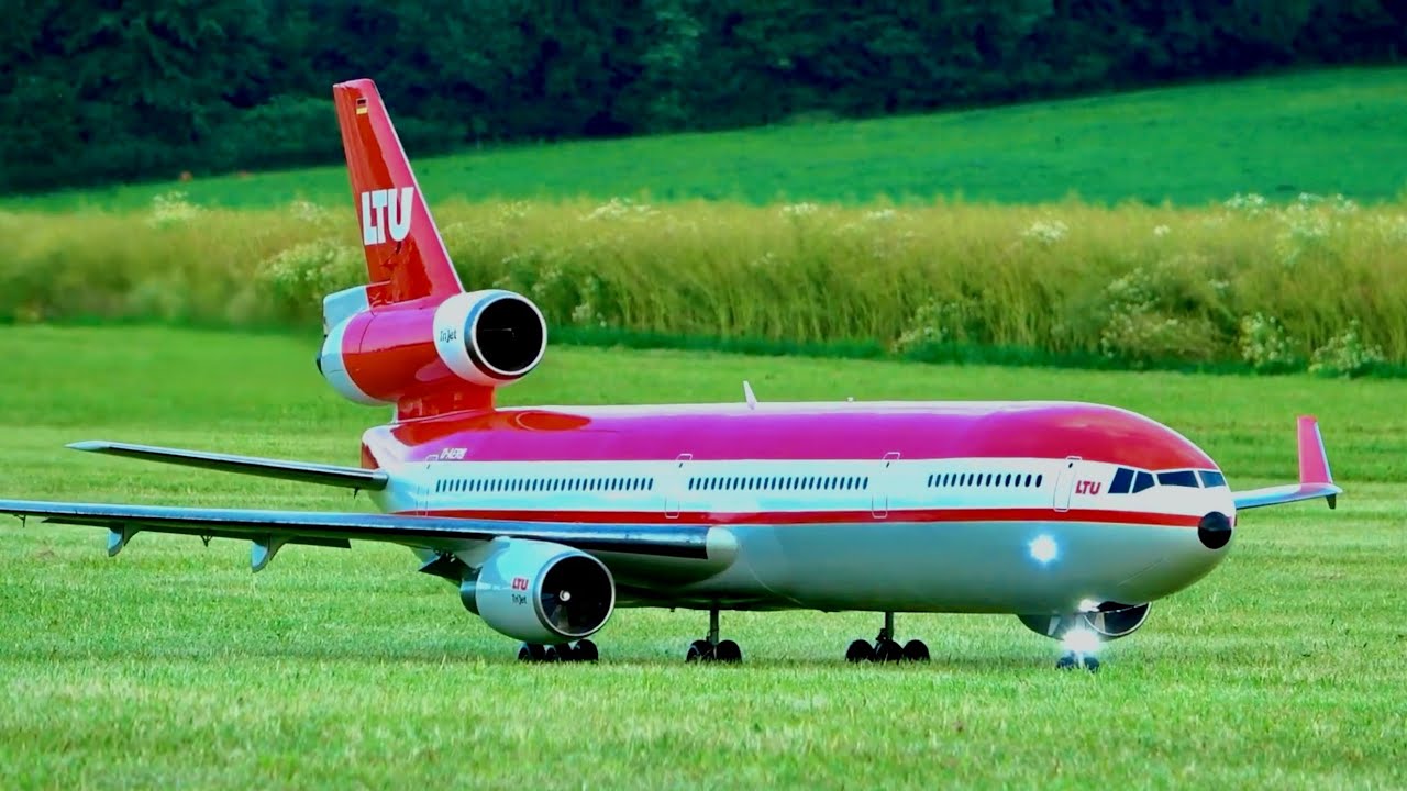 Stunning Giant RC AIRLINER !!! XL !!! RC MD 11 SUPER scale Model Turbine JET Flight Demonstration