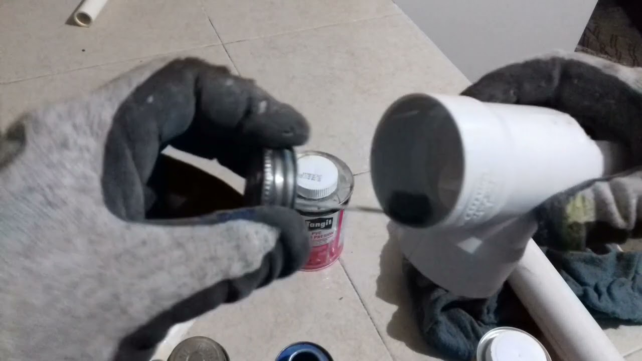 Uso correcto de limpiador y cementos para PVC y CPVC.