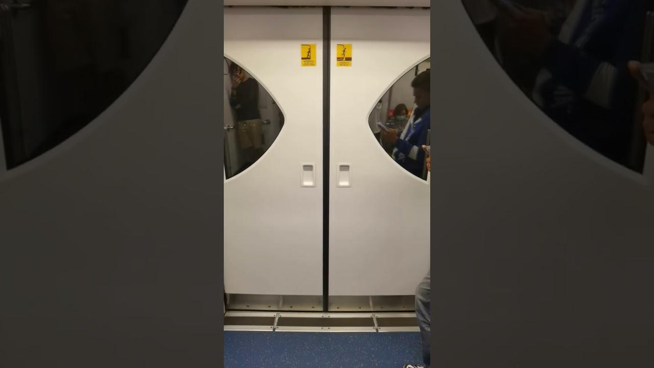 BTS (Bangkok Transit System) skytrain ride (Surasak-Saphan Taksin)