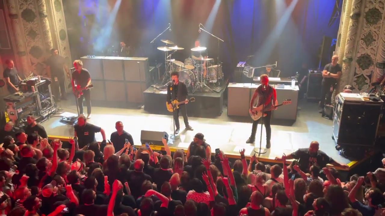 Green Day - Warning (Live at Metro Chicago, 2022)