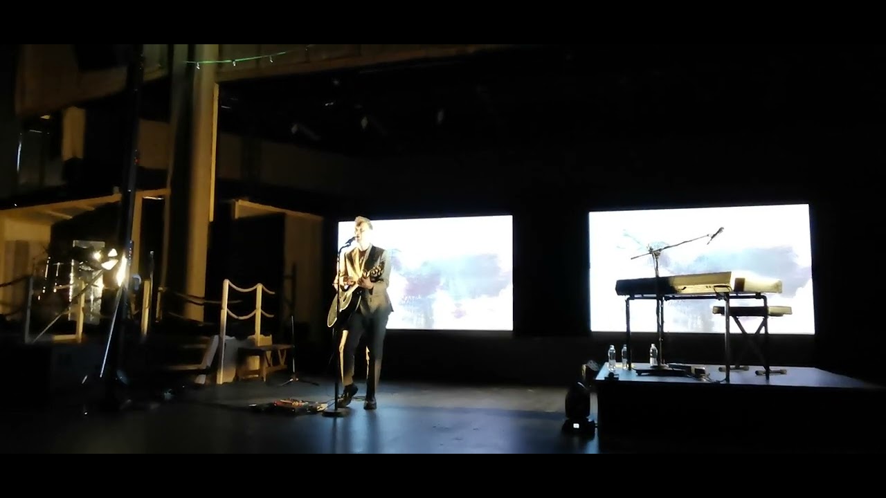 Ismo Alanko Yksin - Uhrisavua - Live - Riihivuoren kesäteatteri - Muurame - 5.7.2024