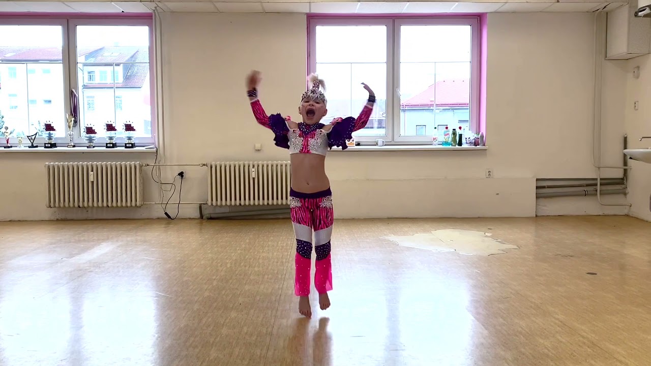 Landy dance company - Emma Launová - 