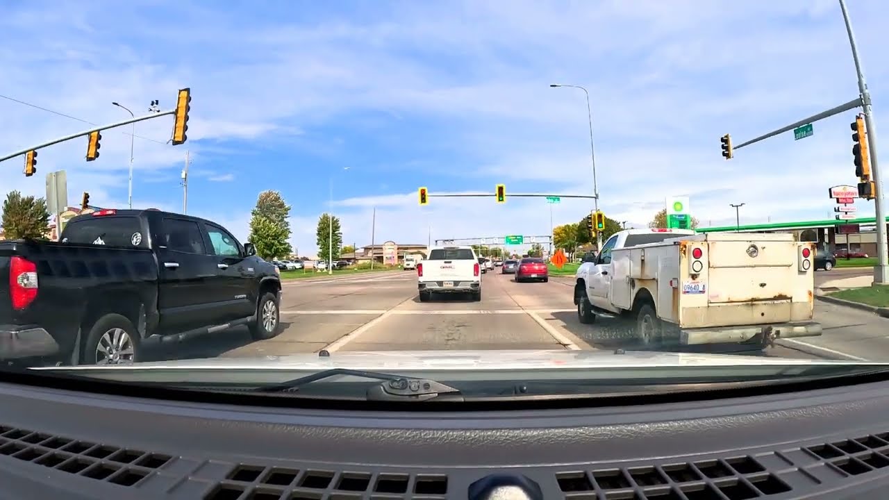 Louise Ave, Sioux Falls - South Dakota: Driving Tour - 4k.