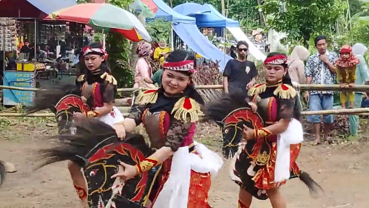 Kuda lumping  putri 📌 SARI MUDA BUDAYA📌 .bapangsari  live di  segelo bagelen purworejo