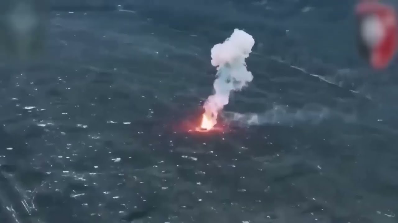 Horrific Moment! Ukrainian Drone Drop Munition Precisely Destroy Russians Who Hide in Trenches