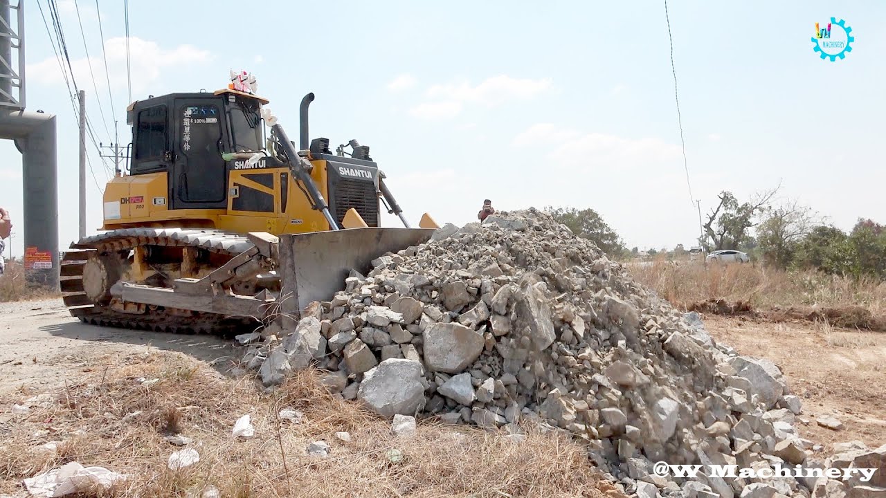 New Action Project Land Filling Up By Shantui Dozer Pushing Stone & Donfeng Dump Truck Dumping Stone