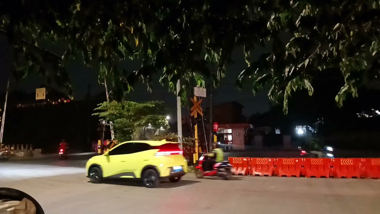 ASMR Tengah Malam (11/Feb/26) Krl Commuter Line melintasi Simpang Volvo Pejaten Timur Pasar Minggu