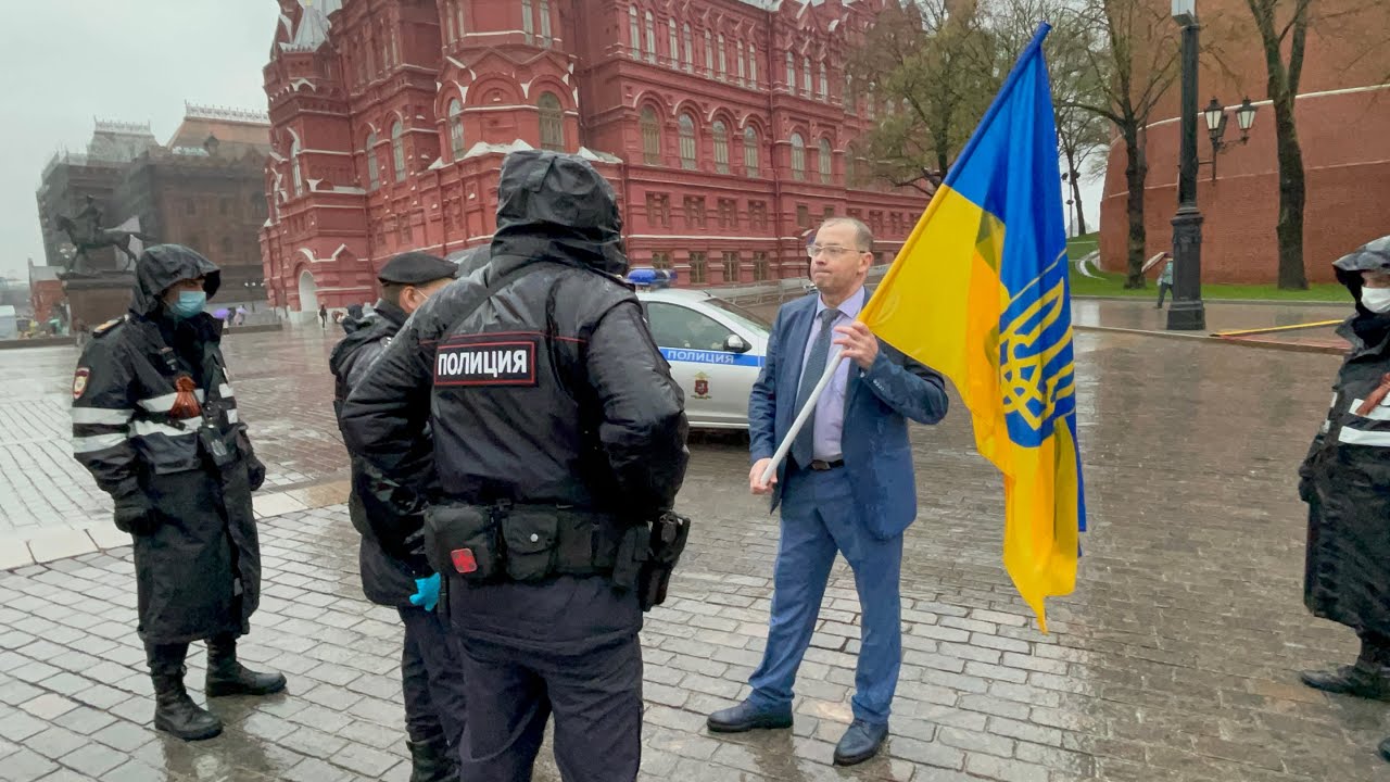 Уберите флаг этой страны: самое смелое поздравление украинцев с Днём Победы из Москвы