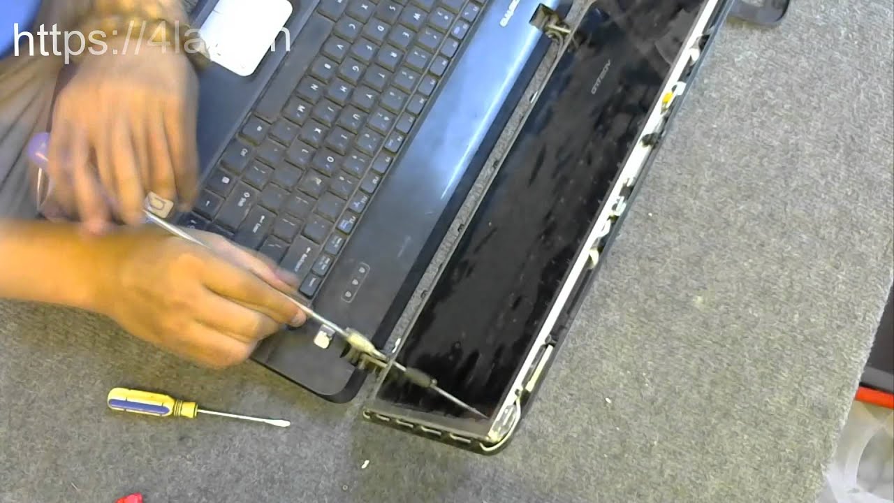 How to Replace a Dell 1015 Laptop Screen