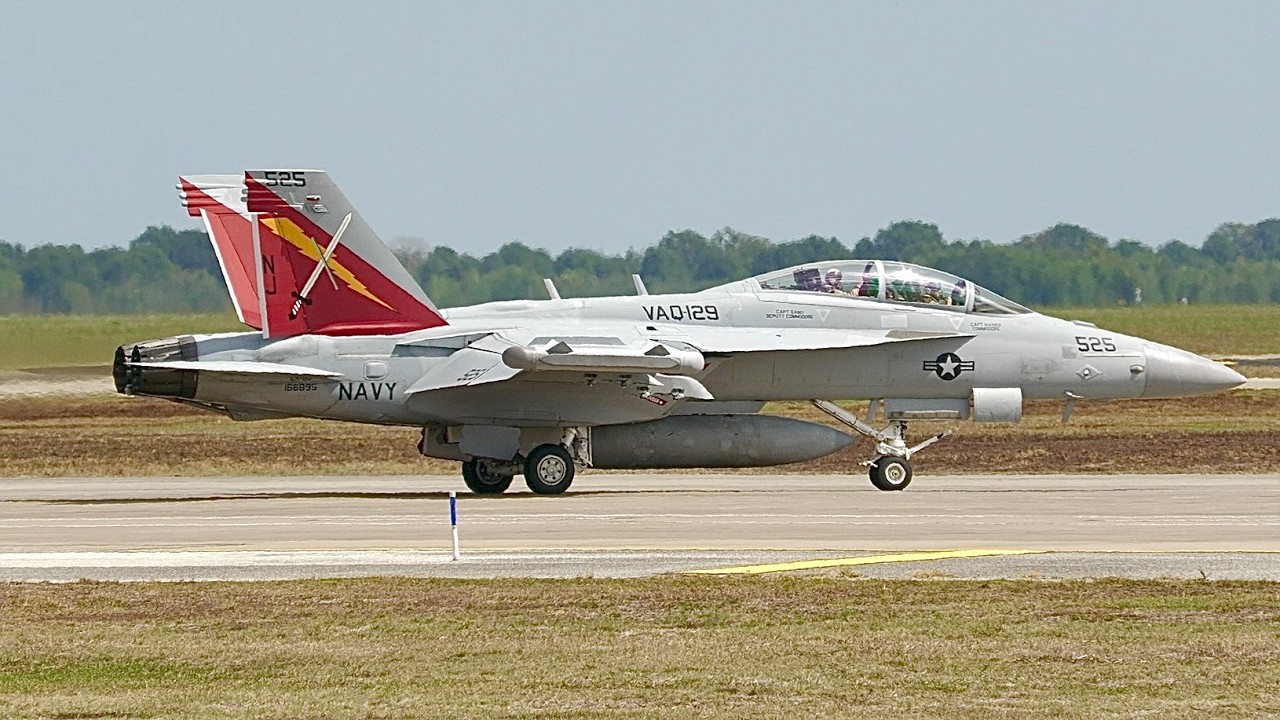 Ellington Field Action: HH-46E Sea Knight & VAQ-129 Growlers Depart!