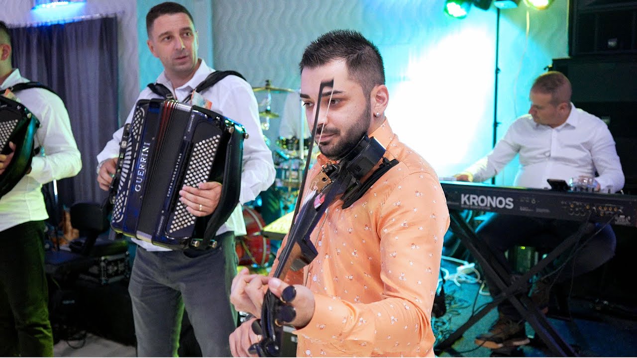 Lep pocetak jos lepseg veselja - Milos Markas i Madjionicari, Jelenino punoletstvo
