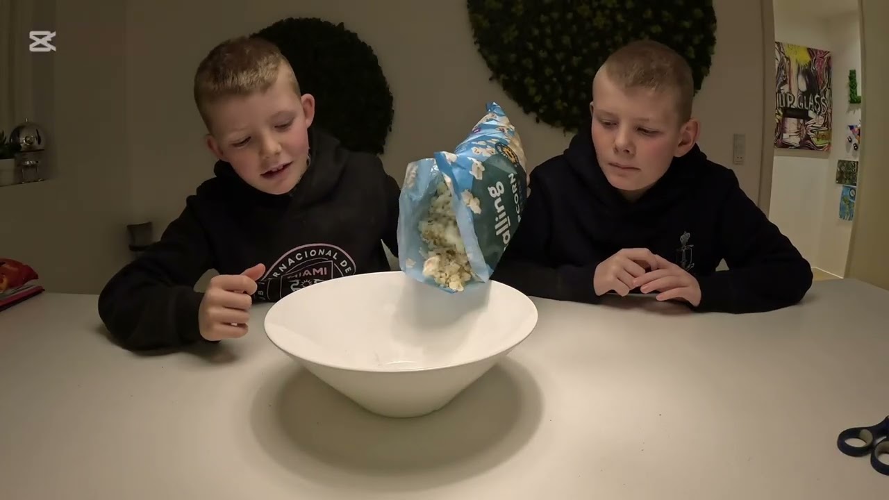 Brødrene K laver tastetest af krydrede popcorn