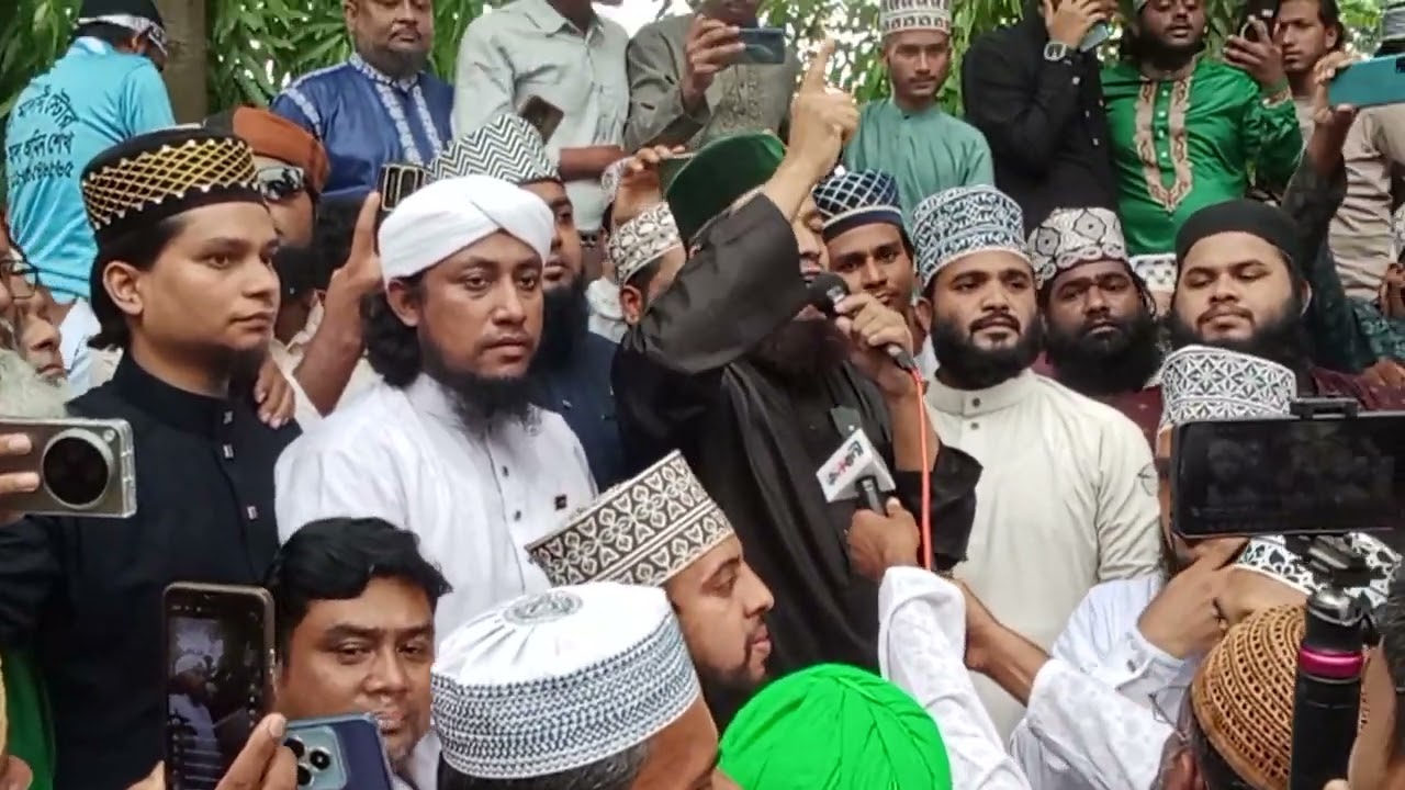 আল্লামা তাহেরী হুজুরকে পাশে রেখে কঠোর বক্তব্য দিলেন মুফতী আবুল কাশেম ফজলুল হক হুজুর