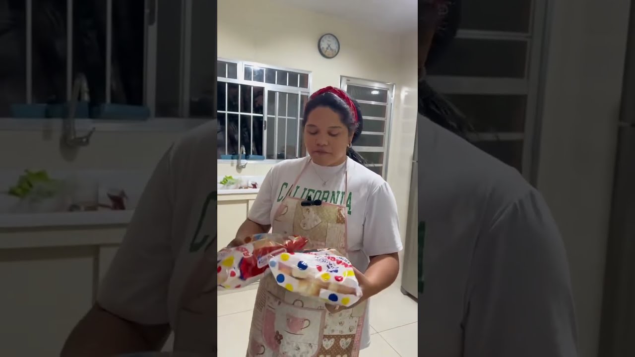 Empregada rouba5va coisas da casa do patrão e filha do patrão decidi contar