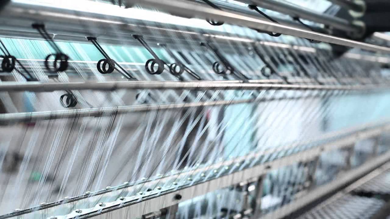 Tricot warp knitting machine for fashion fabrics