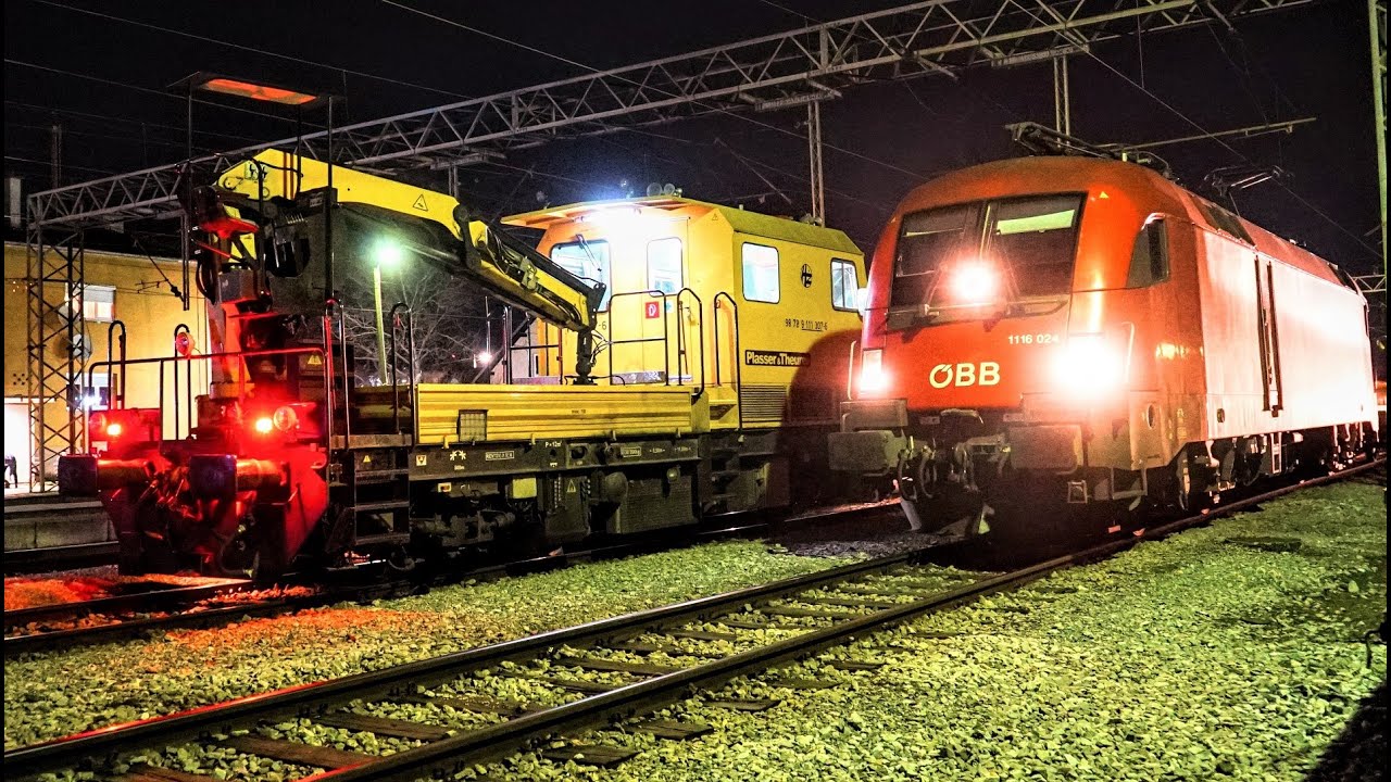 Night trains in Dugo Selo, Croatia. Vlakovi u Dugom Selu po noći. (Croatian Railways 2022)