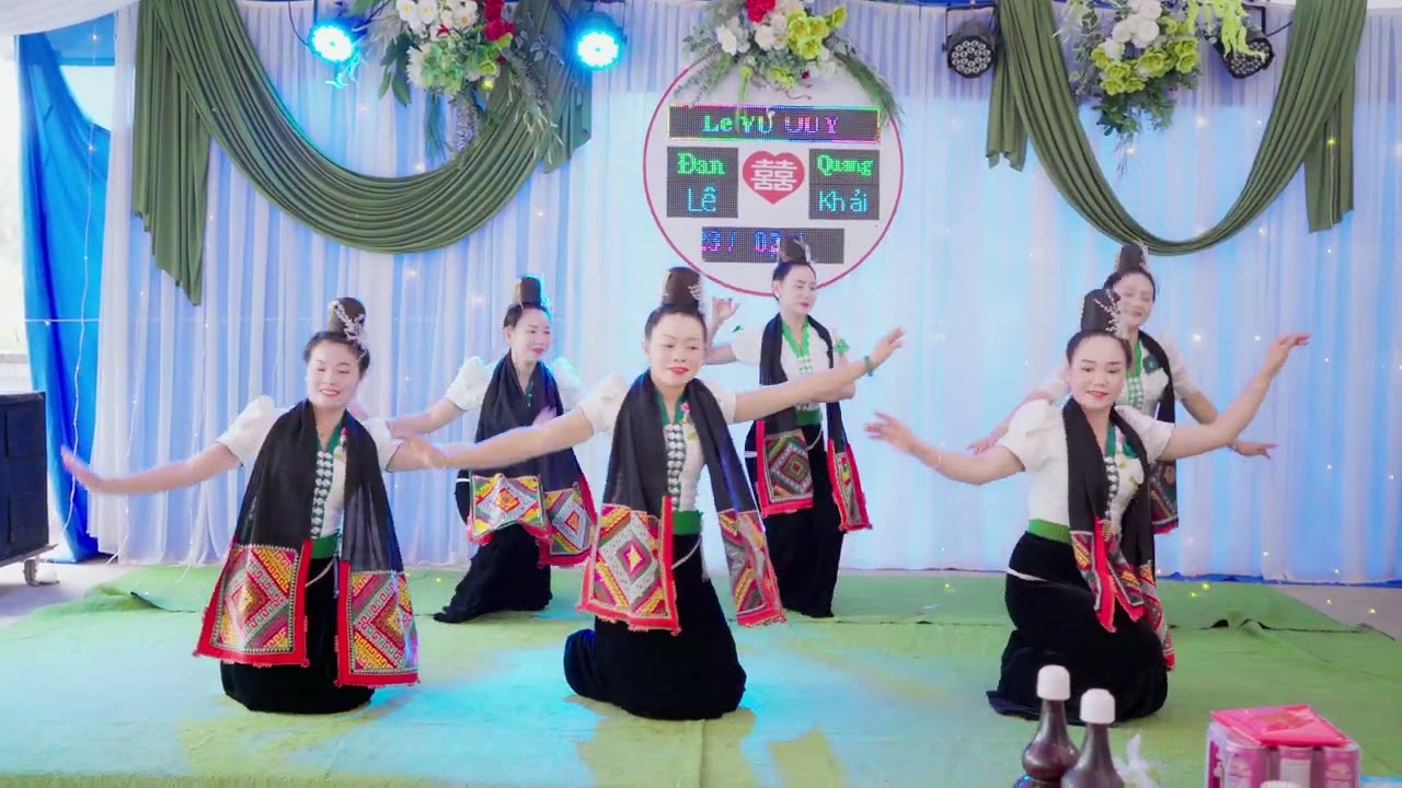 MÚA THÁI TÂY BẮC MÚA KHĂN PIÊU MỪNG LẼ VU QUY ĐAN LÊ QUANG KHẢI
