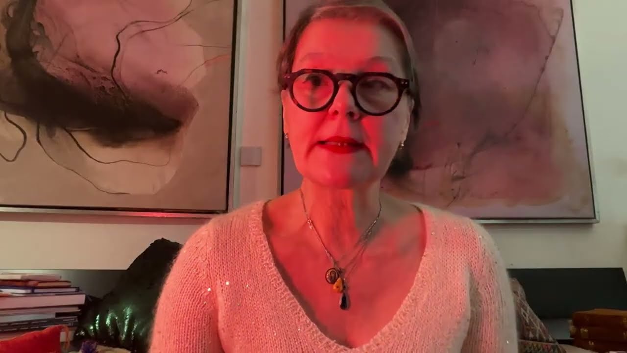 Комментатор политических новостей