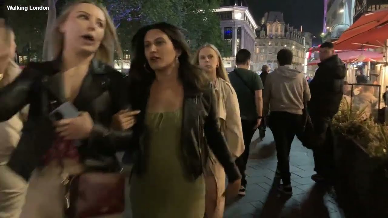 LONDON PARTY NIGHTLIFE Out on the streets in Leicester Square, Piccadilly Circus @WalkingLondon_ 