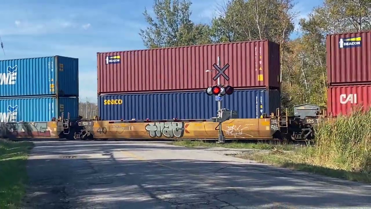 Railfanning at Queensville Side Road East, Mount Albert ON