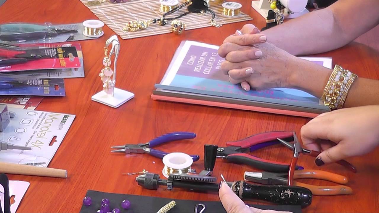 Aprende con Mimi Luna y Yusneidi M crear una Pulsera Enredadera 2/4