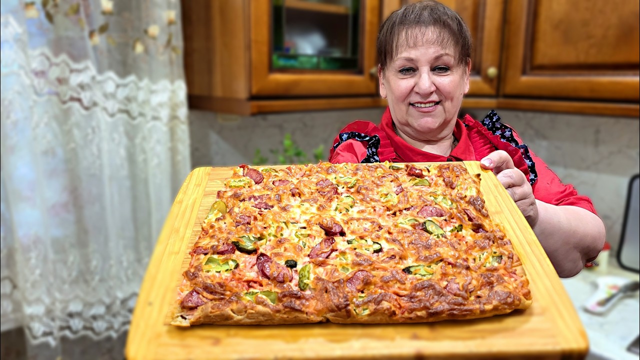 Ленивый пирог нереально вкусный! Просто выливаю тесто на противень.