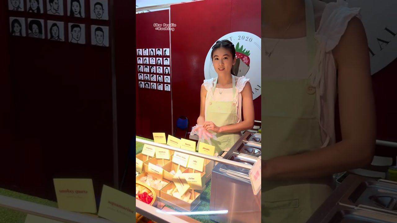 Amoy Penjual Permen mirip Eva Huang di Kungfu Hustle.