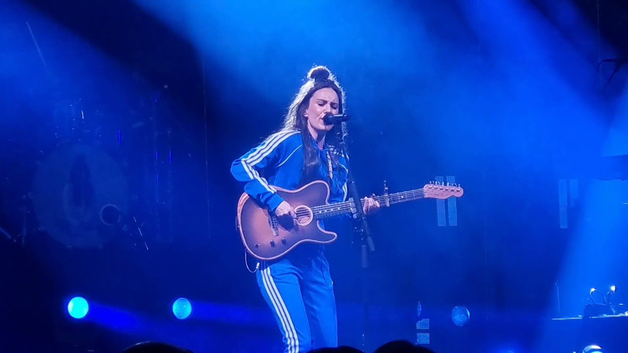 Amy Shark, "Baby Steps", live at Qudos Arena on 12 June 2021