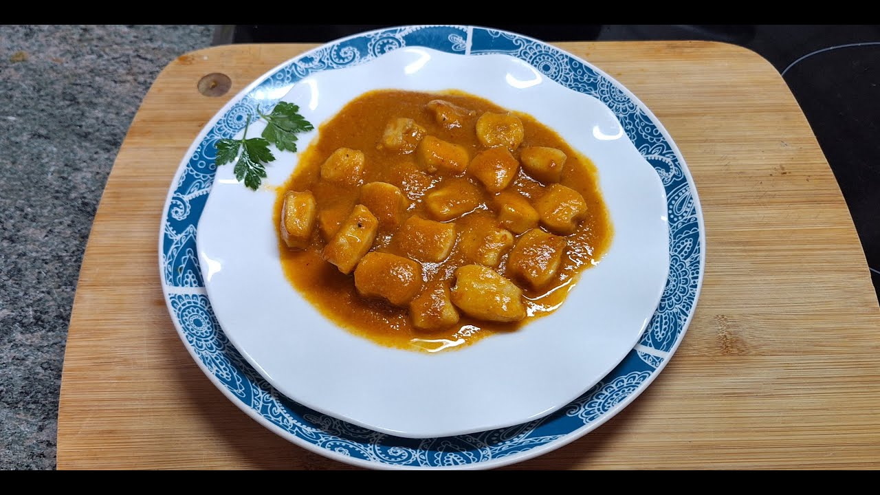 Jibia en salsa, típica de Almería: Cuttlefish in sauce, typical of Almería.